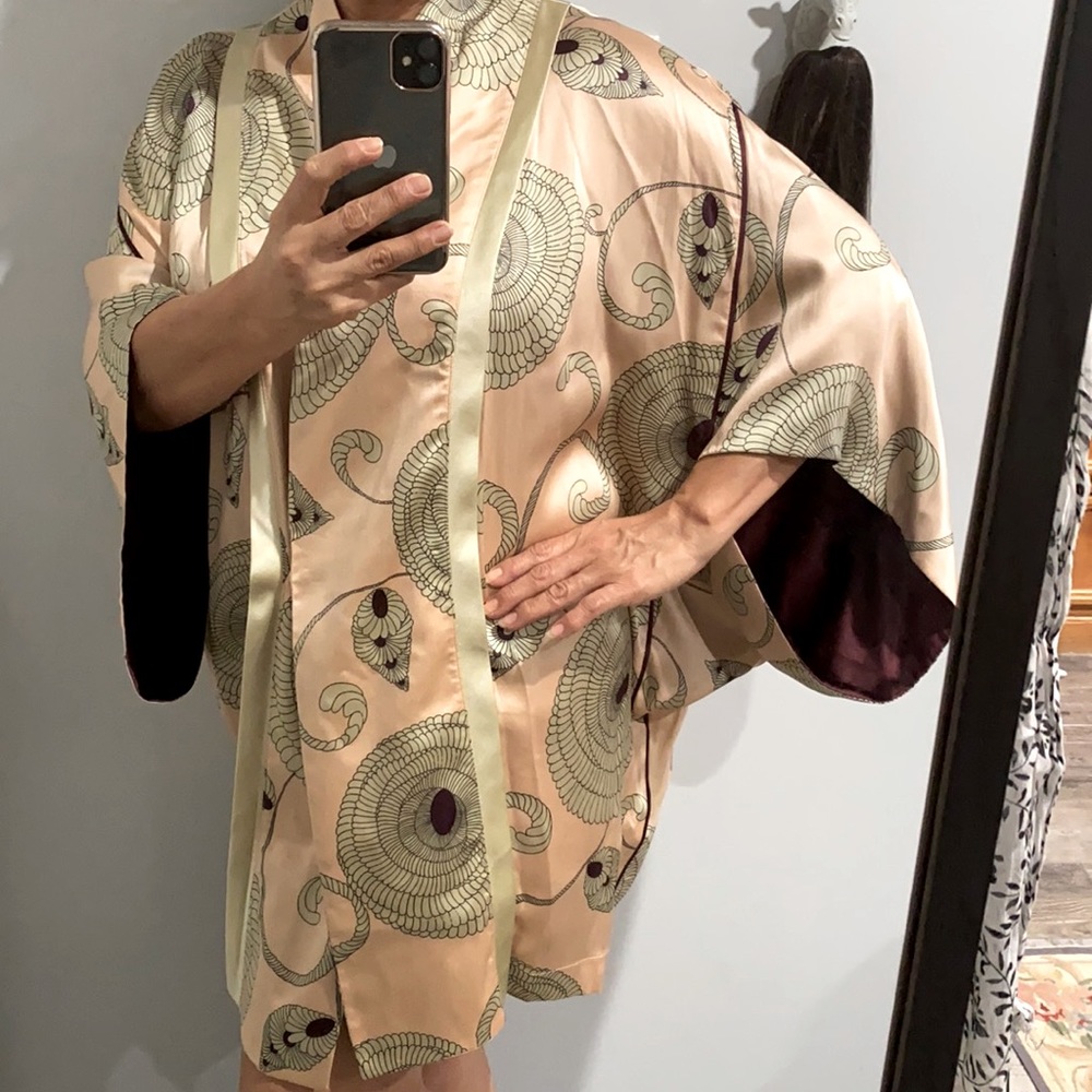 La perla. Size small. Silk Robe white green tones salmon and burgundy